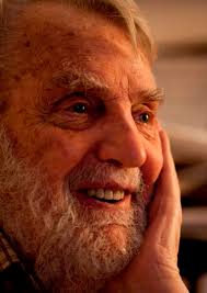 El Gobierno de Santa Cruz repudia enérgicamente la actitud violenta por la  destrucción del monumento del historiador Osvaldo Bayer