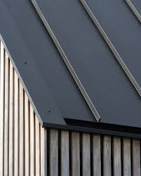 Toit De Tole Possibilite De Gouttiere Integree De Gouttiere Integree Metal Possibilite Toit Tole House Cladding Roof Cladding Roof Architecture