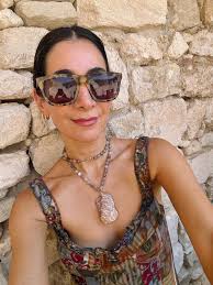 How to Incorporate Vintage Accessories into Modern Outfits