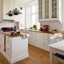 Weisse Kueche Im Landhausstil 1 5595425da52dc Jpg 300 300 Pixel Kuche Landhausstil Haus Kuchen Wohnung Kuche
