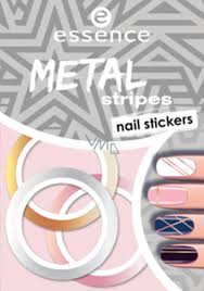 Odvaž se a ozdob si nehty nýty, proužky a holografickými designy. Essence Nail Art Metal Stripes Nail Stickers 04 1 Sheet Vmd Parfumerie Drogerie
