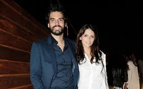 He was born in 1990s, in millennials generation. Carolina Torres E Vitor Silva Costa Chegou Ao Fim O Amor Entre Os Dois Nova Gente