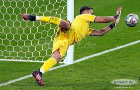 Maybe you would like to learn more about one of these? Torwart De Kompakt Gianluigi Donnarumma Der Torwart Begrundet Seinen Ausbleibenden Jubel