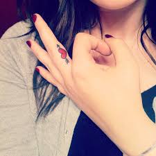 Tiny Heart Tattoo Fingertattoo Oldschool Finger Tattoos Neck Tattoo Finger Tattoo Designs