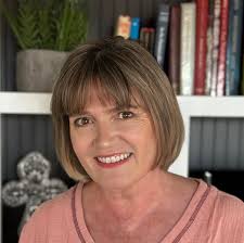 Sing Like A Canary (Canary Islands Mysteries): Blackthorn, Isobel:  9798752985324: Amazon.com: Books