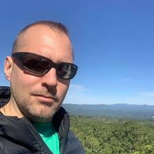 Where is the ashtray in a Ford '04 cockpit?