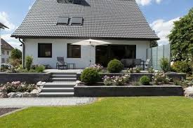 Renovierung Eingang Und Terrasse Rinn Betonsteine Und Natursteine Gartendekoration Terrasse Landschaftsbau