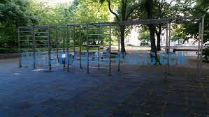 150 fitnessstudios mit in berlin und umgebung vergleichen kostenloses probetraining vergünstigte monatskarten passendes fitnessstudio finden & gutschein sichern! Berlin Outdoor Fitness Gym Invalidenpark Germany Spot