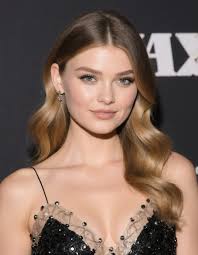 stefanie scott Prompts