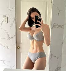 Kim Domingo - Free pics, galleries & more at Babepedia