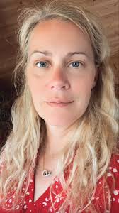 20 years ago in a few short months Heidi Low went from stay at home wife  and mom to one terminally ill daughter and 3 bonus children to single girl  working and