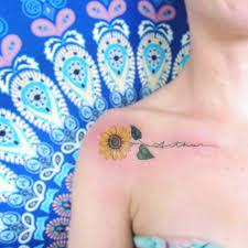Girassol Pequeno Tatto Girassol Delicada 2020 Seja colorida ou apenas em preto, existem várias opções para os mais diversos estilos. girassol pequeno tatto girassol