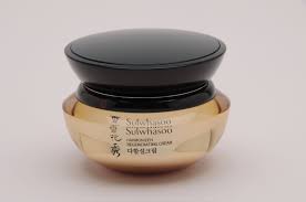 Sulwhasoo Harmonizen Regenerating Cream Jar By Amorepacific Korea Using Insert Injection Molding Amore Pacific Achieved A New Level Of Des Cremas Maquillaje