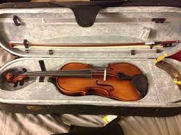 De viool is een snaarinstrument, op de standaard viool zitten vier snaren. Are You Looking For A New Fiddle Violin You Can Find A Selection Of Stentor Violins Including This Stentor 1542 4 4 Violin At Jsmartmusic Com