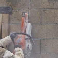 Parpaings Fissures Reparer Et Renover Un Mur De Cloture En 2020 Parpaing Mur En Parpaing Fissure Mur