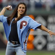 Women's soccer star carli lloyd stunned fans on thursday as it appeared she was the only american player standing before the team's match against australia at the tokyo olympics. Carli Lloyd Received Offer To Kick In Nfl Preseason Game Trainer Says Nfl The Guardian