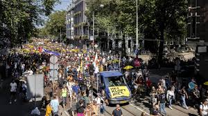 Een persoon op een step was op een zebrapad geschept door een personenauto. Yiponraazcvybm