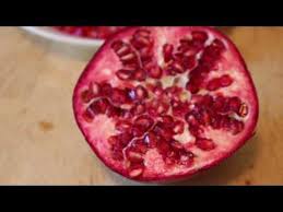 How to eat a pomegranate. The Easy Way To Eat A Pomegranate Lifehacks