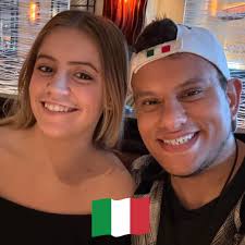 Who are affordable photographers in Nashville for social media and cover  art?