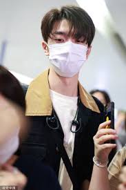 东方财富,林予曦吃芭蕉访谈在线花絮揭秘她的生活与事业交织的极目新闻