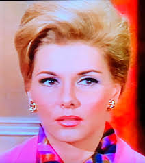 Star Trek actress plays dabo girl