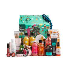 « all i want for christmas is you » de mariah carey dans votre playlist, un chocolat chaud et un plaid sur votre canapé, un film à l'eau de. Calendrier De L Avent The Body Shop 2020 Edition Ultime