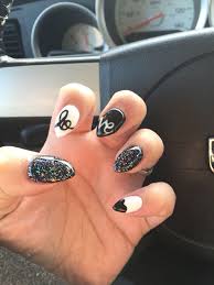 Black And White Almond Shaped Nails Almond Shaped Nails Valentine S Day Design Black White Glitter Almond Shape Nails Nail Designs Valentines Holiday Nails Glitter