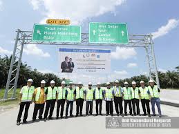 The west coast expressway, wce or (malay: West Coast Expressway Lebuhraya Pantai Barat Malaywara