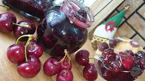 Limited research suggests that eating cherries or drinking cherry juice can lower the levels of uric acid in your blood and decrease your chances of a gout attack. Ù…Ø¹Ù†Ù‰ ÙƒØ±Ø² Ø¨Ø§Ù„Ø§Ù†Ø¬Ù„ÙŠØ²ÙŠ ÙÙˆØ§Ø¦Ø¯ Ø§Ù„ÙƒØ±Ø² ÙˆØ³Ø¹Ø±Ø§ØªÙ‡ Ø§Ù„Ø­Ø±Ø§Ø±ÙŠØ© Ø±Ù…Ø²ÙŠØ§Øª