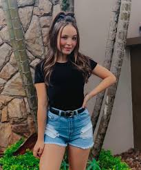 Larissa manoela é maior de idade, mas imagens anteriores aos 18 anos dela não são permitidas, reportem se for o caso. Larissa Manoela On Instagram Finalzinho De Domingo O Que Voces Fizeram Nesse Final De Semana Looks Femininos Looks Looks Tumblrs
