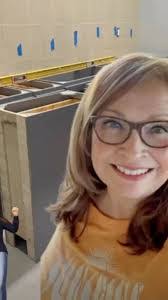 Lisa Dabbs's Instagram, Twitter & Facebook