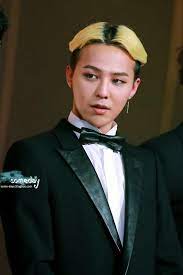 This hairstyle is extremely romantic and attractive. G Dragon Hairstyles On Twitter The Yellow Hair Ibgdrgn Gdragon Sported At The 2013 Mama So Bright Eggroll P Http T Co Bhj2asota1