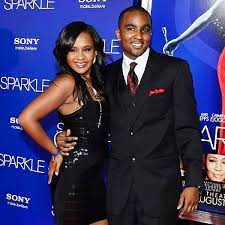 Whitney houston on stage with bobbi kristina in new york in 1999. Boyfriend Of Bobbi Kristina Brown Whitney Houston S Daughter Found Dead