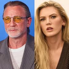 Ella Craig's Instagram, Twitter & Facebook