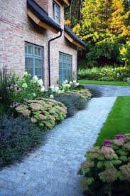 A Combination Of Syllable And Elegance This Is Our New Garden With A Beautiful Garden A Combinati In 2020 Side Yard Landscaping Backyard Landscaping Beautiful Gardens