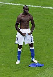 And balotelli could be the man for the job, given his impressive list of records: Fussball Mario Balotelli Manchmal Mache Ich Seltsame Dinge