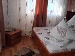 Petrecere cu formatie, obiceiuri si datini de anul nou din bucovina cu uratori si mascati, jocuri de artificii si multa sampanie pana in zorii zilei noului an 2021. Cele Mai Bune 10 Pensiuni Din Bucovina Romania Booking Com