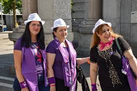 Jene vom frauenstreik luzern oder vom schweizerischen gewerkschaftsbund. Frauenstreik 2019