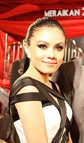 Drama ini semakin mendapat sambutan daripada kalangan penonton yang di barisi oleh izzue islam seorang pelakon dan penyanyi dari kumpulan forteen. Sebenarnya Saya Isteri Dia Wikipedia Bahasa Melayu Ensiklopedia Bebas