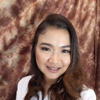 Kim Cabrera's Instagram, Twitter & Facebook