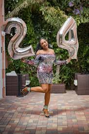 Beach Birthday Photoshoot Ideas For Adults 24th Birthday Photo Shoot Idea Balloons As Props Simple But Always Cute 21st Birthday Photoshoot Birthday Photoshoot Birthday Outfit
