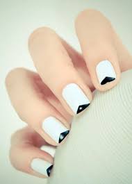 Si te gusta la manicura francesa y no tienes tiempo de ir al salón de belleza, el siguient artículo te puede interesar. 20 Ideas Para Una Manicura Francesa