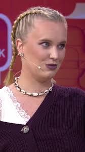 Als Nina schwanger wird, steigt sie aus der Erotikbranche aus