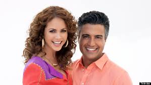 En 2016 se une a las filas de telemundo en donde participa en la telenovela señora acero 3 , producida por carmen cecilia urbaneja , en una coproduccion con argos comunicacion. Por Ella Soy Eva Conoce A Los Personajes Y La Historia Fotos Video Huffpost