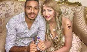 رالف الضابط في وحدة النخبة النازية وزوجته إلسا لديهما بنت غريتيل. Ù‡Ù† Ø²ÙˆØ§Ø¬ ÙˆØ®Ø·ÙˆØ¨Ø© ÙˆØµÙˆØ±Ø© Ù…Ø¹ ØªÙˆÙ†Ø³ÙŠØ© 3 Ø­Ø³Ù†Ø§ÙˆØ§Øª ÙÙŠ Ø­ÙŠØ§Ø© ÙƒÙ‡Ø±Ø¨Ø§