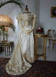Punk rave gothik hochzeitskleid lang schwarze spitze steampunk vintage viktorianische abiball ballkleid. Viktorianisches Ballkleid Ca 1892 Www Antique Gown Com