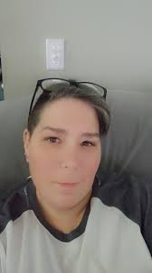 Morning greetings and music discussions in a fan group