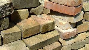 Trenčín darujem drevený 120 ročný trámový strop vo výbornom stave. Stare Tehly Z Burania Starej Stavby Su Uzasny Material Dom A Zahrada