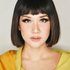 Nah, selain memperhatikan baju yang kamu kenakan, jangan lupa soal potongan rambut, yes. Bob Pendek Model Rambut Anak Perempuan Sebahu Novocom Top