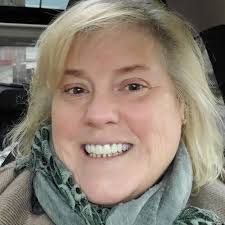 Suzanne Lansing's Instagram, Twitter & Facebook